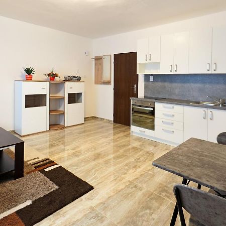 Appartement Penzion Kendy à Mistrin Extérieur photo