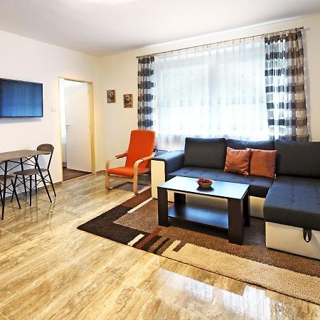 Appartement Penzion Kendy à Mistrin Extérieur photo