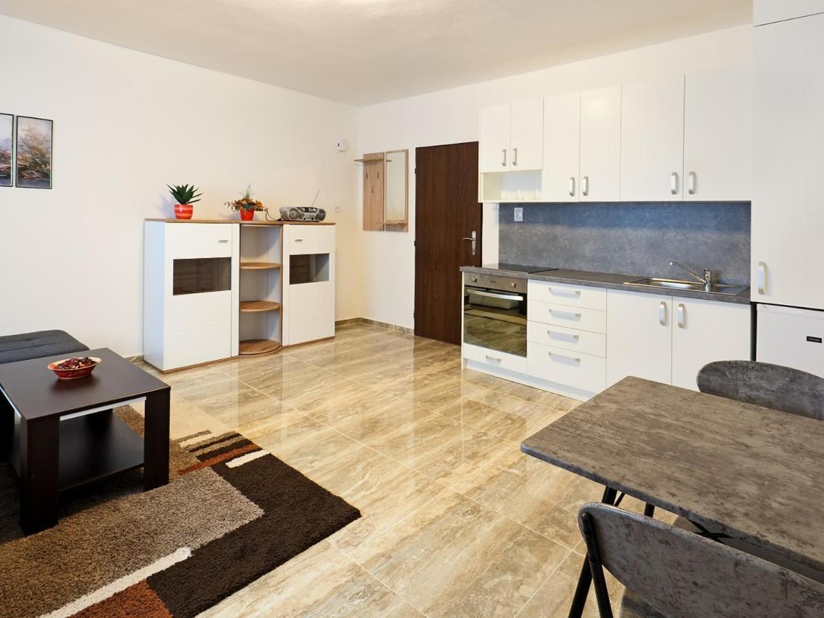Appartement Penzion Kendy à Mistrin Extérieur photo