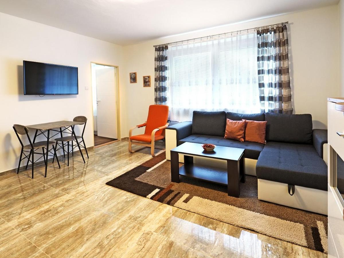 Appartement Penzion Kendy à Mistrin Extérieur photo